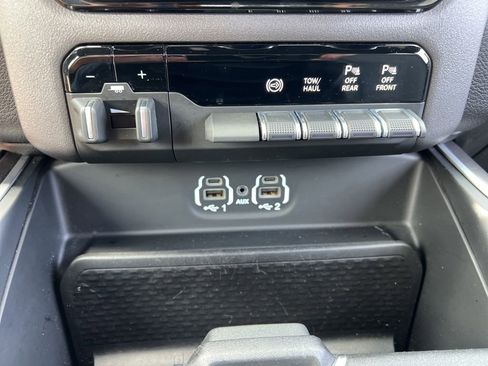 Used 2021 RAM 2500 Big Horn w/ Level 1 Equipment Group AWD/4WD image 40