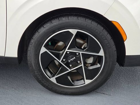 Certified 2023 Kia Soul EX FWD image 11