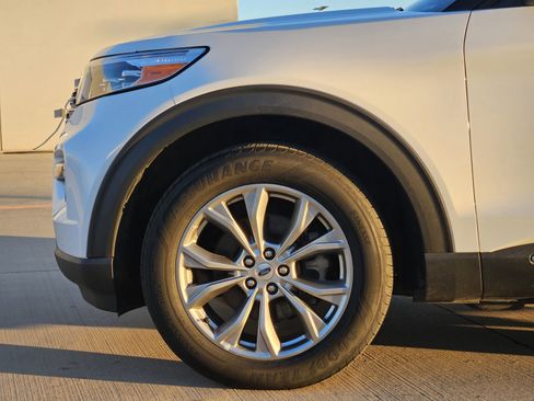 Used 2023 Ford Explorer Limited w/ Equipment Group 301A image 11