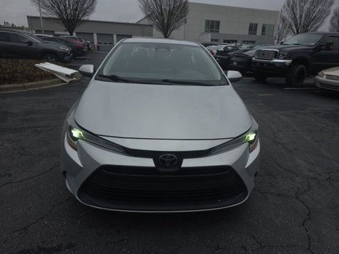 Used 2024 Toyota Corolla LE image 2