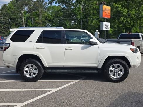 Used 2017 Toyota 4Runner SR5 AWD/4WD image 6