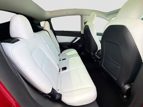 Used 2022 Tesla Model Y Performance AWD/4WD image 26