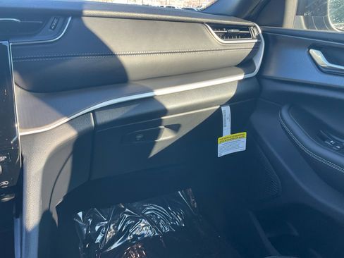 New 2025 Jeep Grand Cherokee Laredo X image 13