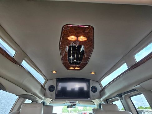 Used 2022 Chevrolet Express 2500 w/ Enhanced Convenience Package image 8