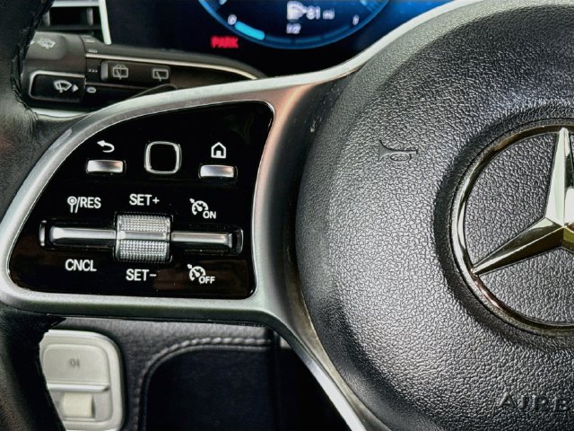 Used 2020 Mercedes-Benz GLE 350 4MATIC w/ MBUX Technology Package image 11