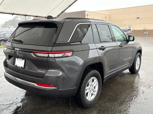 Used 2025 Jeep Grand Cherokee Laredo RWD image 7
