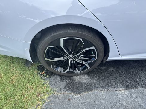 Used 2024 Nissan Altima 2.5 SR image 11