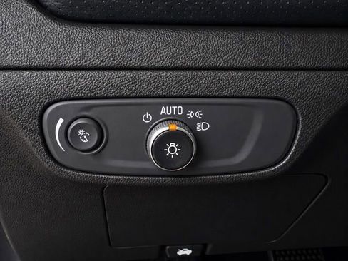 Used 2022 Chevrolet Bolt EUV Premier w/ Super Cruise Package FWD image 16