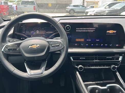 New 2026 Chevrolet Traverse LT w/ Driver Confidence Package AWD/4WD image 16