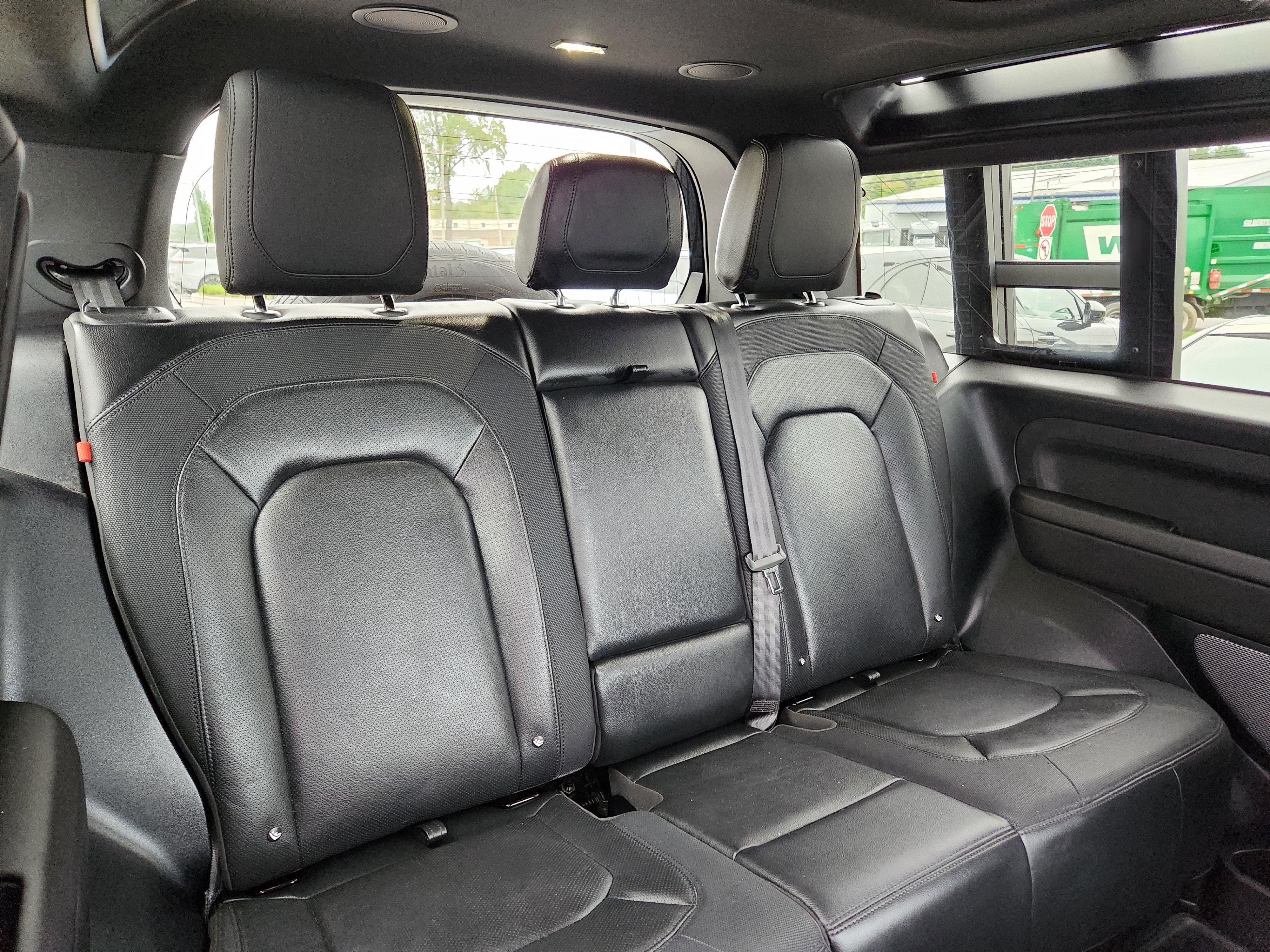 Used 2024 Land Rover Defender 90 X-Dynamic SE AWD/4WD image 13