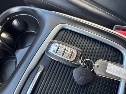 Used 2024 Chrysler Pacifica Touring-L FWD image 21