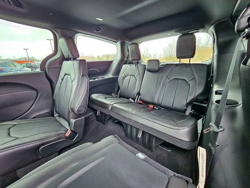 New 2026 Chrysler Pacifica Select FWD image 33
