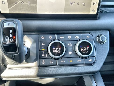 Used 2025 Land Rover Defender 110 S image 27