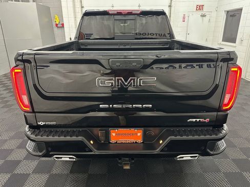 Used 2025 GMC Sierra 1500 AT4 w/ AT4 Premium Package AWD/4WD image 8