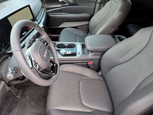 New 2026 Kia Carnival SX w/ SX Dark Edition Package FWD image 10