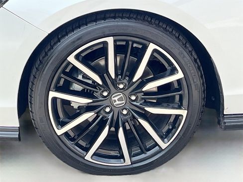 Used 2024 Honda Accord Touring image 3