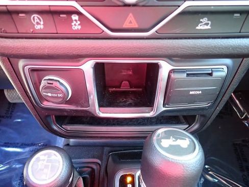 Used 2024 Jeep Wrangler Unlimited Sport AWD/4WD image 23