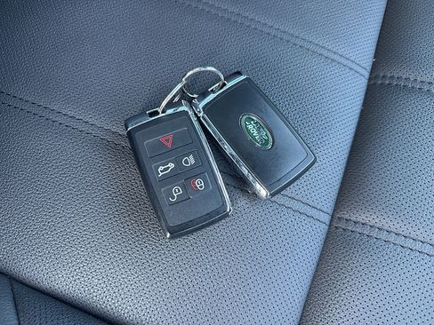 Used 2023 Land Rover Range Rover Evoque R-Dynamic SE AWD/4WD image 64