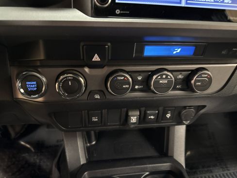 Used 2022 Toyota Tacoma TRD Off-Road AWD/4WD image 47