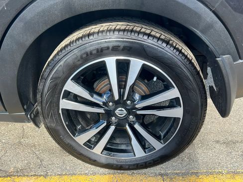 Used 2020 Nissan Kicks SV FWD image 9