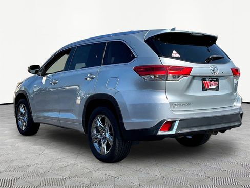 Used 2017 Toyota Highlander Limited Platinum FWD image 4