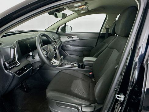 Used 2025 Kia Sportage LX image 13