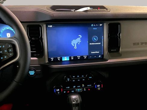 Used 2025 Ford Bronco Outer Banks AWD/4WD image 6