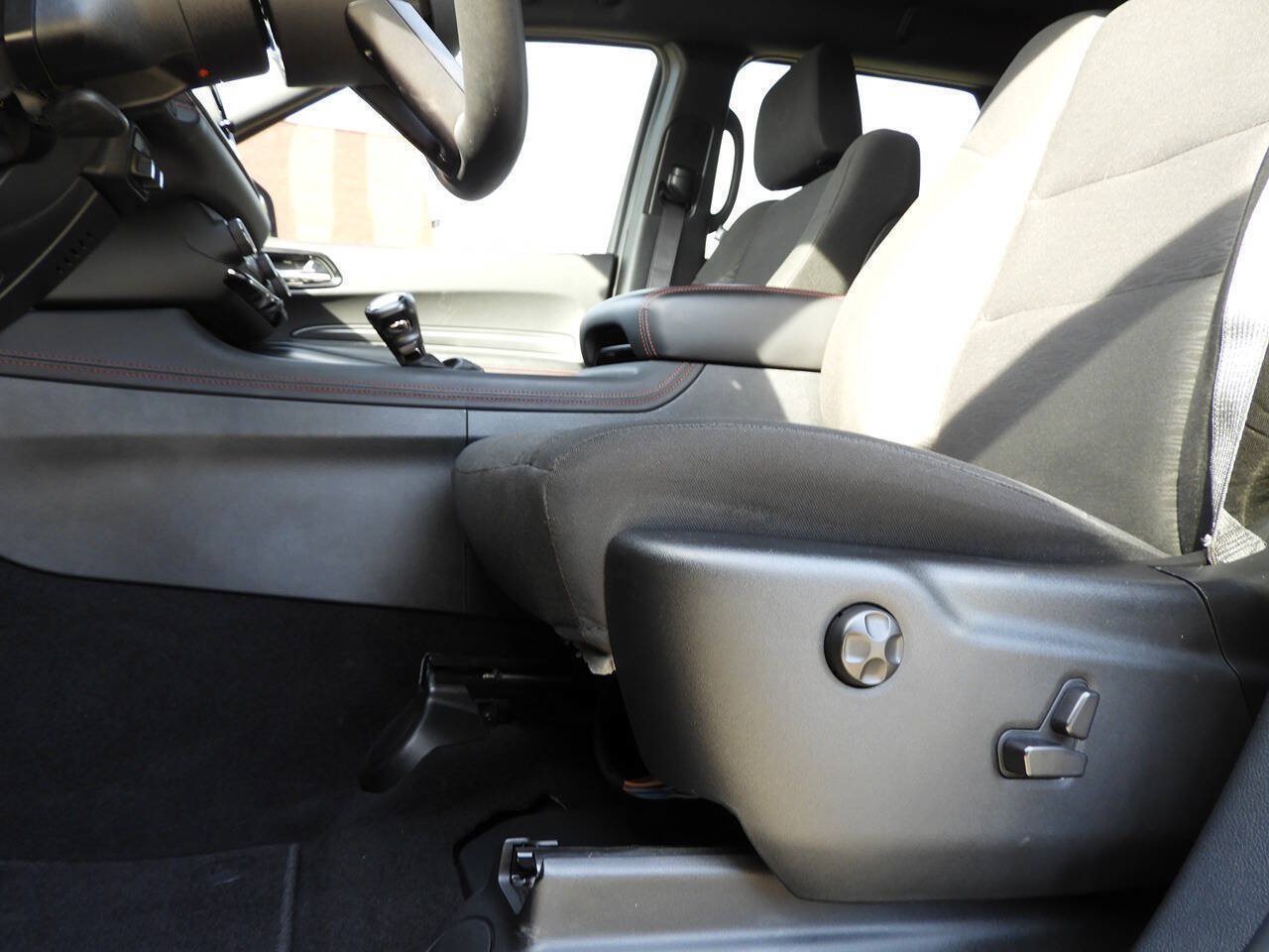 Used 2025 Dodge Durango R/T w/ Blacktop Package AWD/4WD image 15