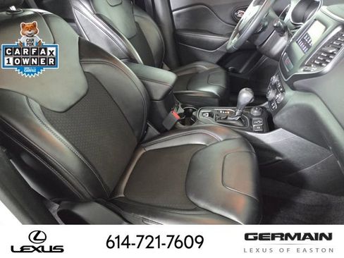 Used 2019 Jeep Cherokee Latitude Plus w/ Cold Weather Group AWD/4WD image 30