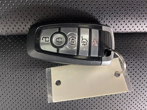 Used 2022 Ford Escape Titanium image 17