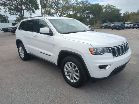Used 2021 Jeep Grand Cherokee Laredo AWD/4WD image 2