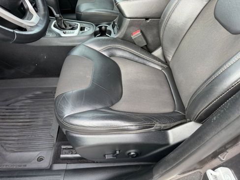 Used 2018 Jeep Cherokee Latitude Plus w/ Comfort/Convenience Group image 13