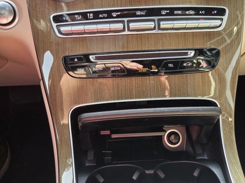 Used 2018 Mercedes-Benz GLC 300 4MATIC image 25