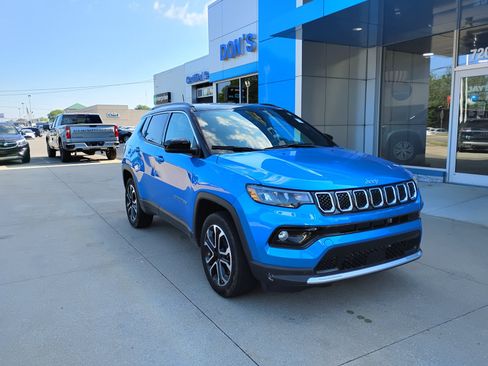 Used 2023 Jeep Compass Limited AWD/4WD image 3