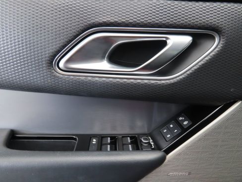 Used 2018 Land Rover Range Rover Velar R-Dynamic SE image 22