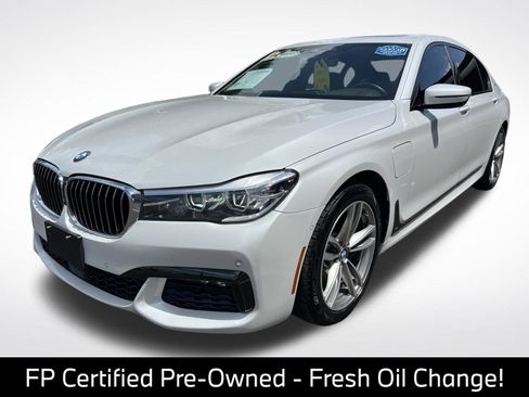 Used 2018 BMW 740e xDrive w/ M Sport Package AWD/4WD image 4