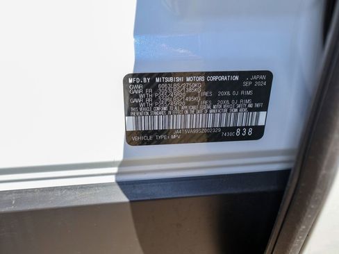 Used 2025 Mitsubishi Outlander SE AWD/4WD image 35