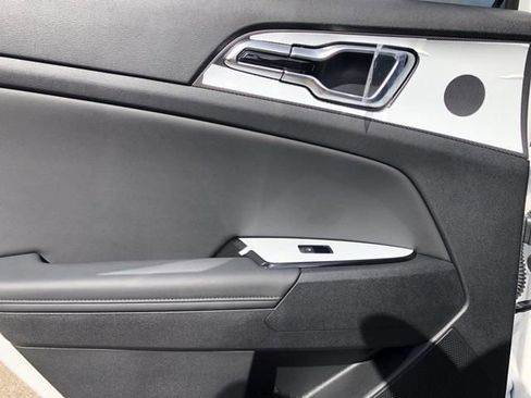 New 2025 Kia Sportage SX FWD image 15