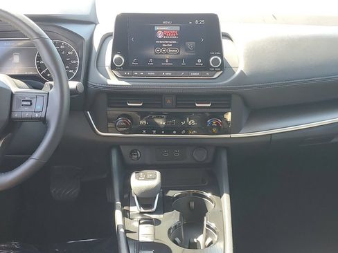 Certified 2025 Nissan Rogue SV FWD image 20