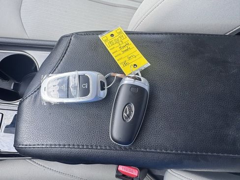 Used 2023 Hyundai Sonata SEL image 2