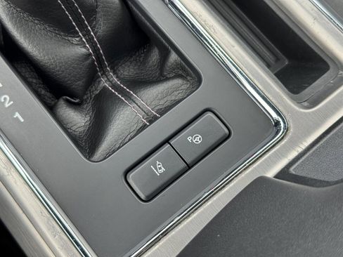 Used 2015 Ford F150 Platinum w/ Equipment Group 701A Luxury image 30