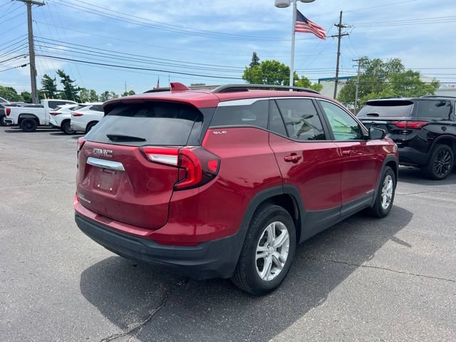 Used 2023 GMC Terrain SLE w/ Driver Convenience Package FWD image 5