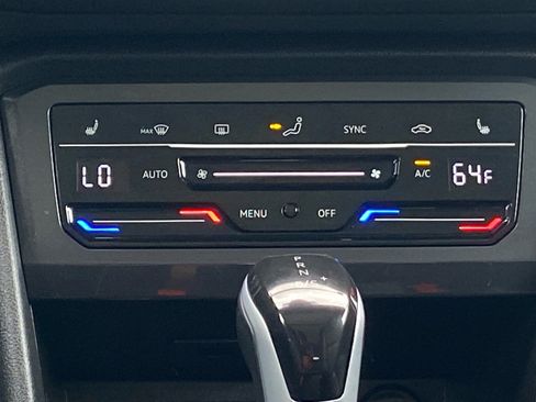 Certified 2024 Volkswagen Tiguan SE w/ Panoramic Sunroof Package FWD image 10