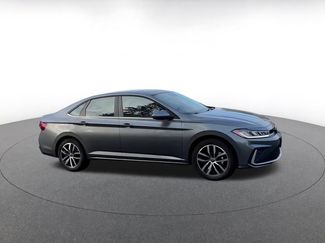 Used 2025 Volkswagen Jetta SE video 2