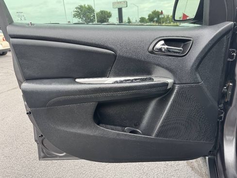 Used 2018 Dodge Journey SE w/ Popular Equipment Group FWD image 15
