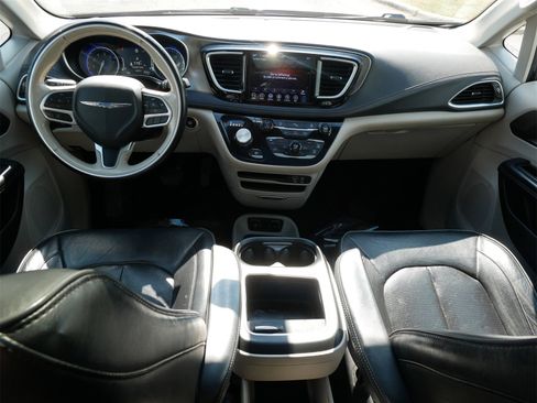 Used 2018 Chrysler Pacifica Limited image 11