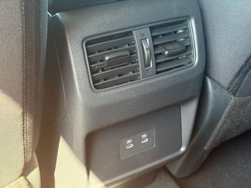 Used 2025 Nissan Rogue SV FWD image 11