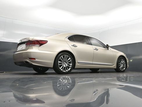 Used 2016 Lexus LS 460 w/ Comfort Package RWD image 39