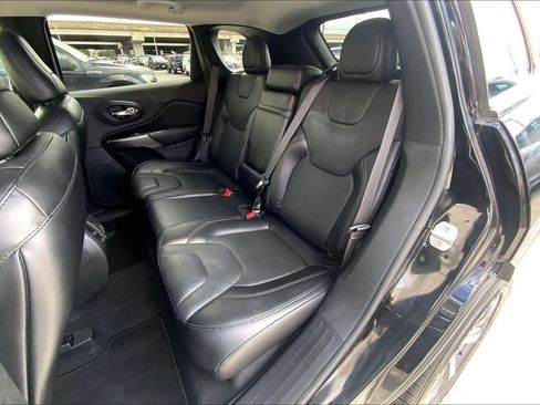 Used 2019 Jeep Cherokee Limited AWD/4WD image 28
