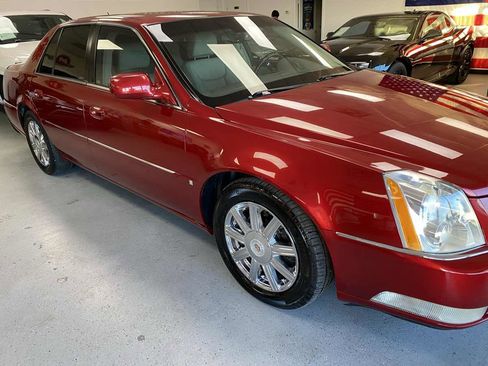 Used 2008 Cadillac DTS image 3